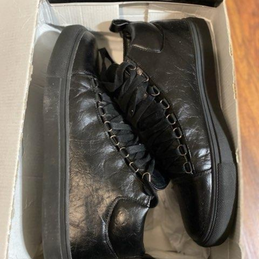 Black polo shoes